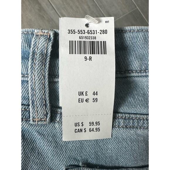 Size 9R Hollister jeans. Light denim with dark blue patches, with rips. 29W 31L - Picture 5 of 6